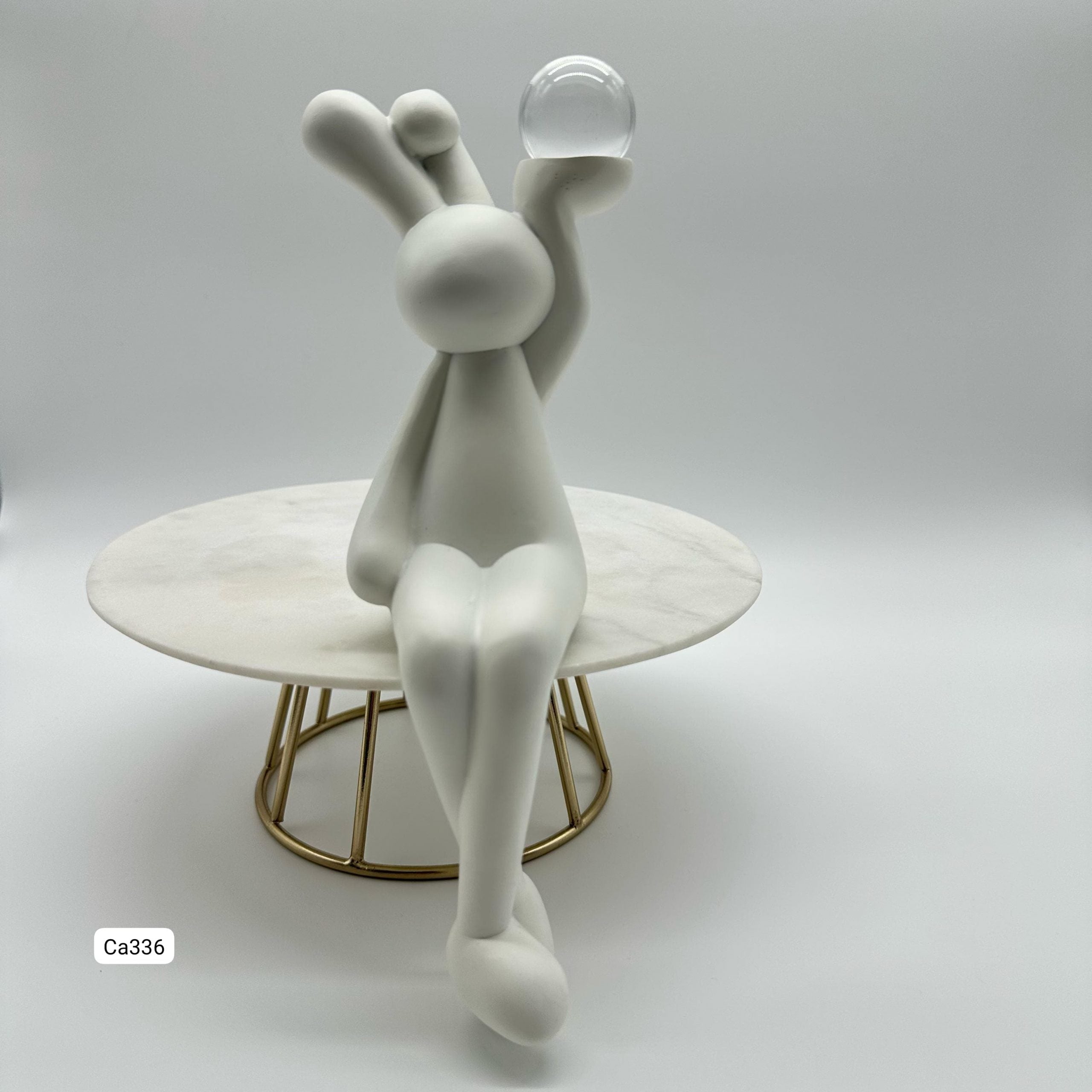 Articulo decorativo conejo blanco mano levantada detalle bola cristal 8* 9,5* 22cm
